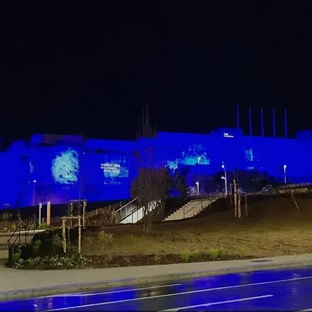 Bel Lumineux Avec Balcon Lejlighed